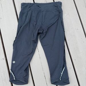 Lululemon cropped leggings Size 4 - Black